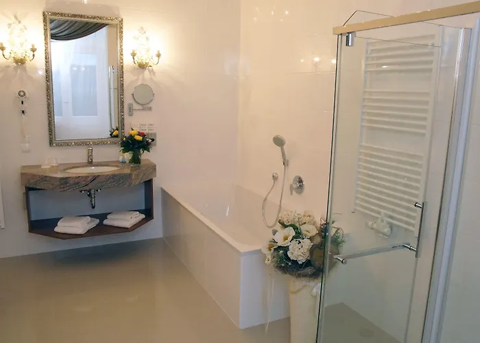 Отель Schloss Wolfsbrunnen 4*